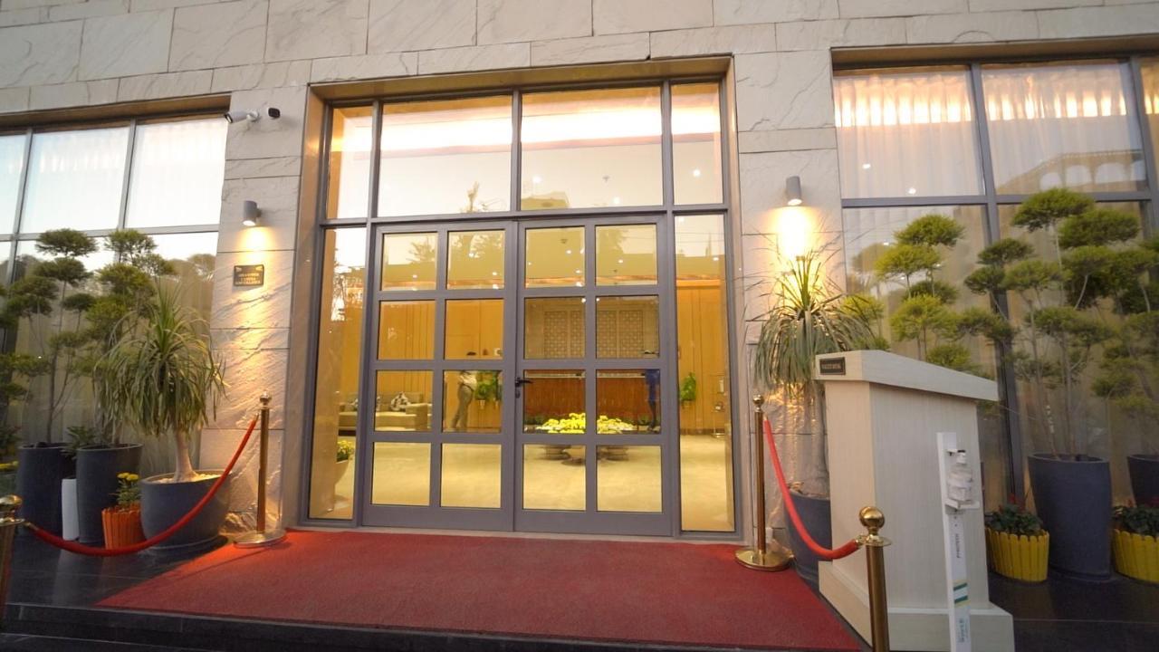 Pride Hotel Udaipur Exterior foto